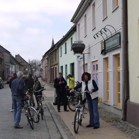 Und In Der Alten Tischlerei